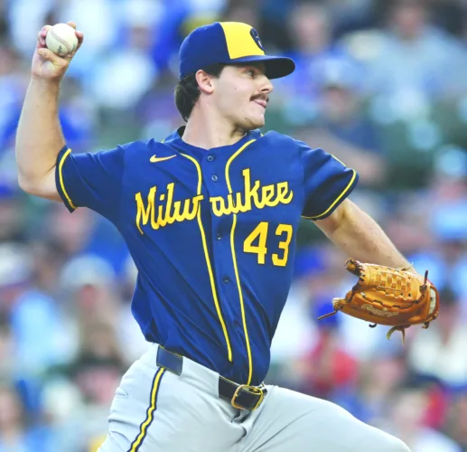 Brewers settle for series split with Cubs after 2-1 loss